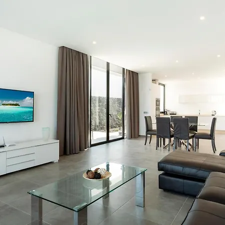 Villa Modern Mojones 3 Bedrooms En-suite Berniente Great Sea Views Puerto Del Carmen *