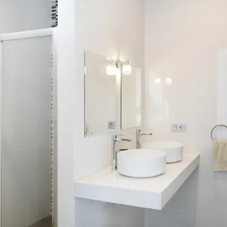 Modern Mojones 3 Bedrooms En-suite Berniente Great Sea Views Puerto Del Carmen Villa