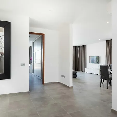 Modern Mojones 3 Bedrooms En-suite Berniente Great Sea Views Puerto Del Carmen Villa
