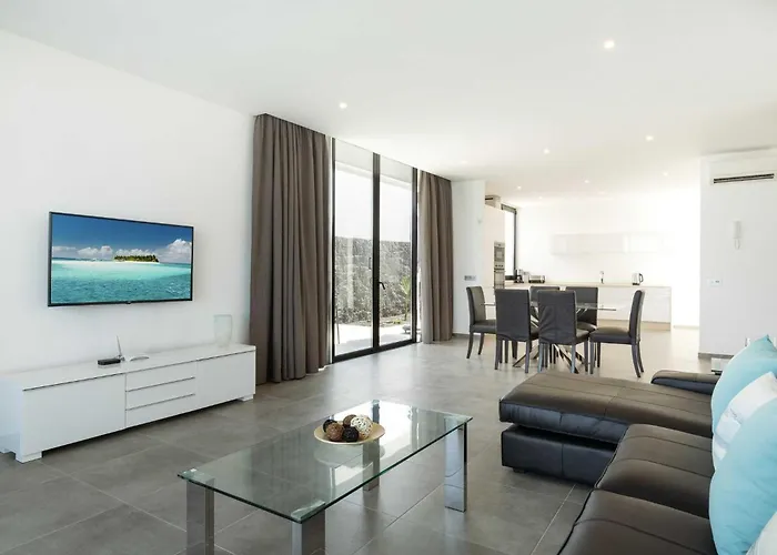 Modern Mojones 3 Bedrooms En-suite Berniente * بويرتو ذيل كارمين